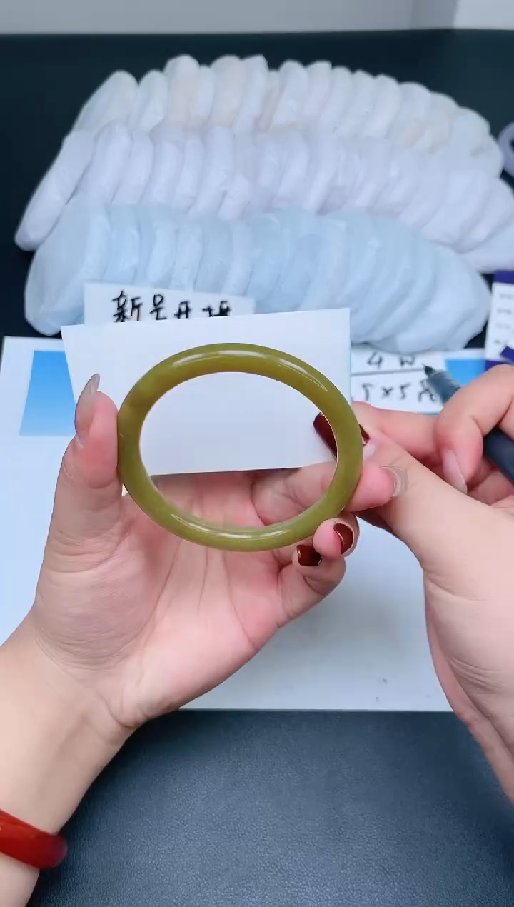 【闪购商品】石英质玉手镯未镶嵌79-59.8