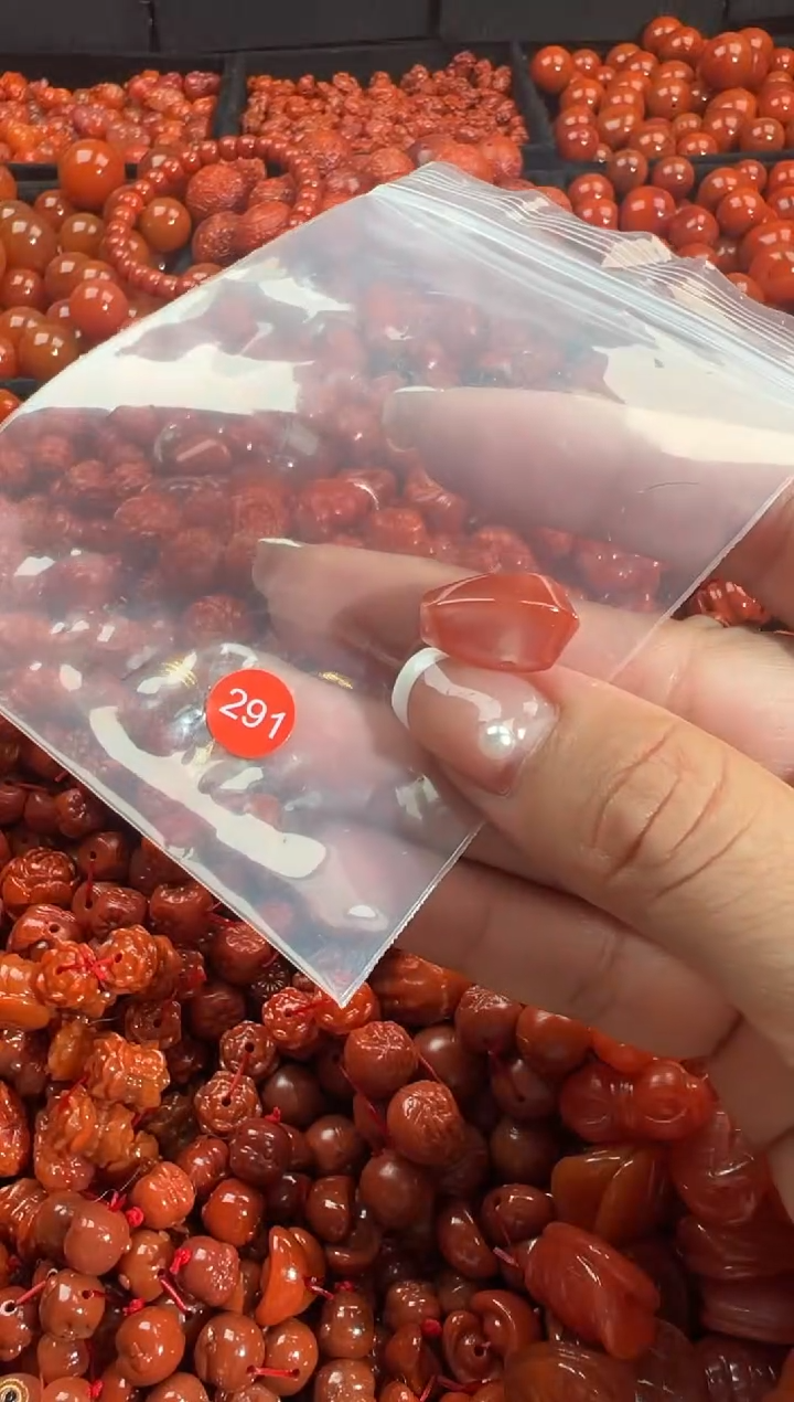 颈饰未镶嵌南红玛瑙1