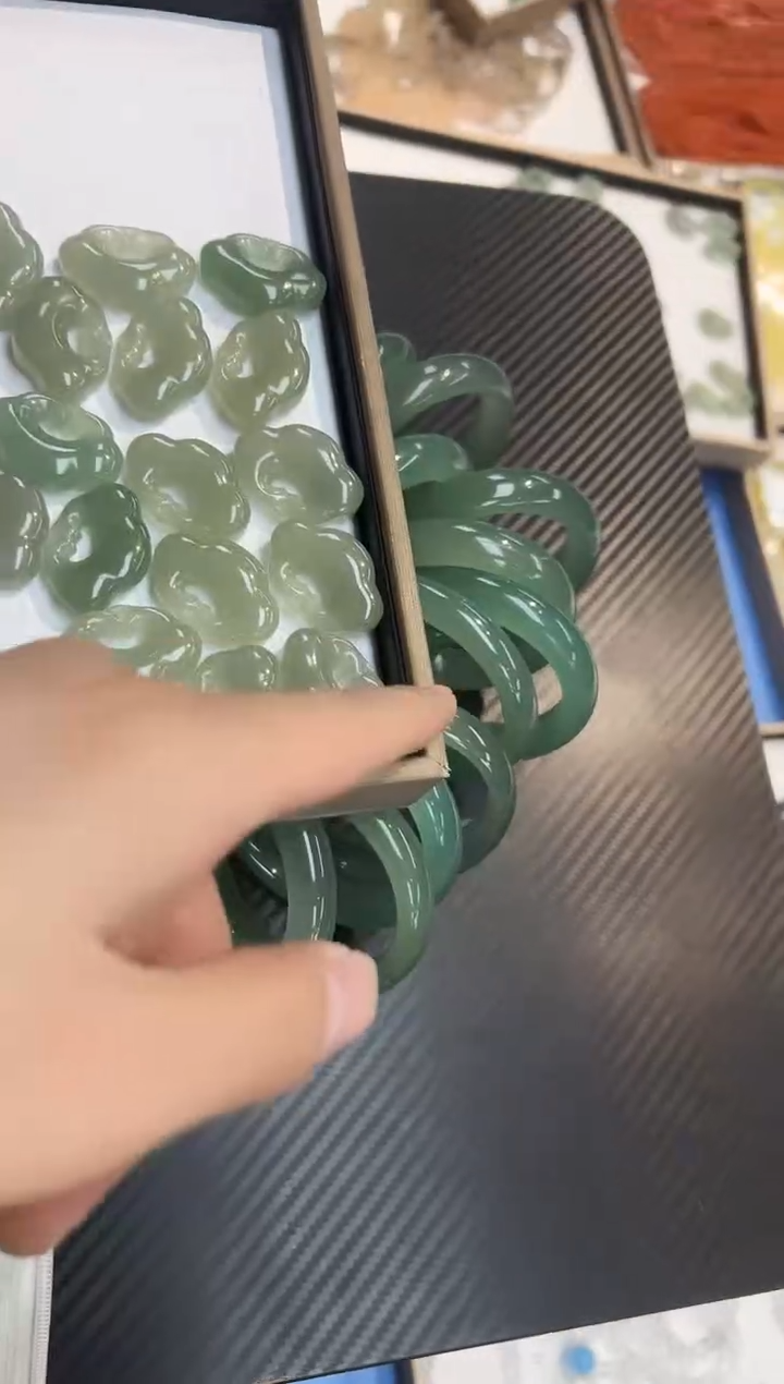 福利款绿东陵吉祥如意吊坠
