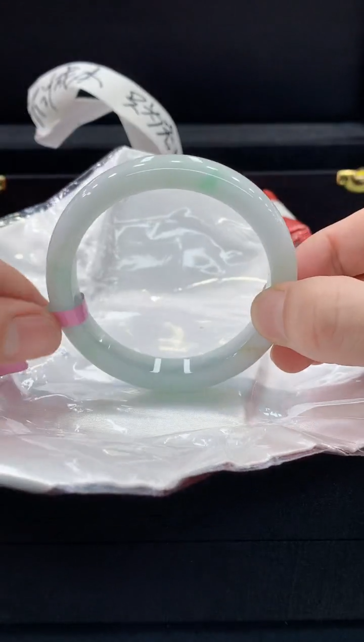 翡翠手镯未镶嵌手镯