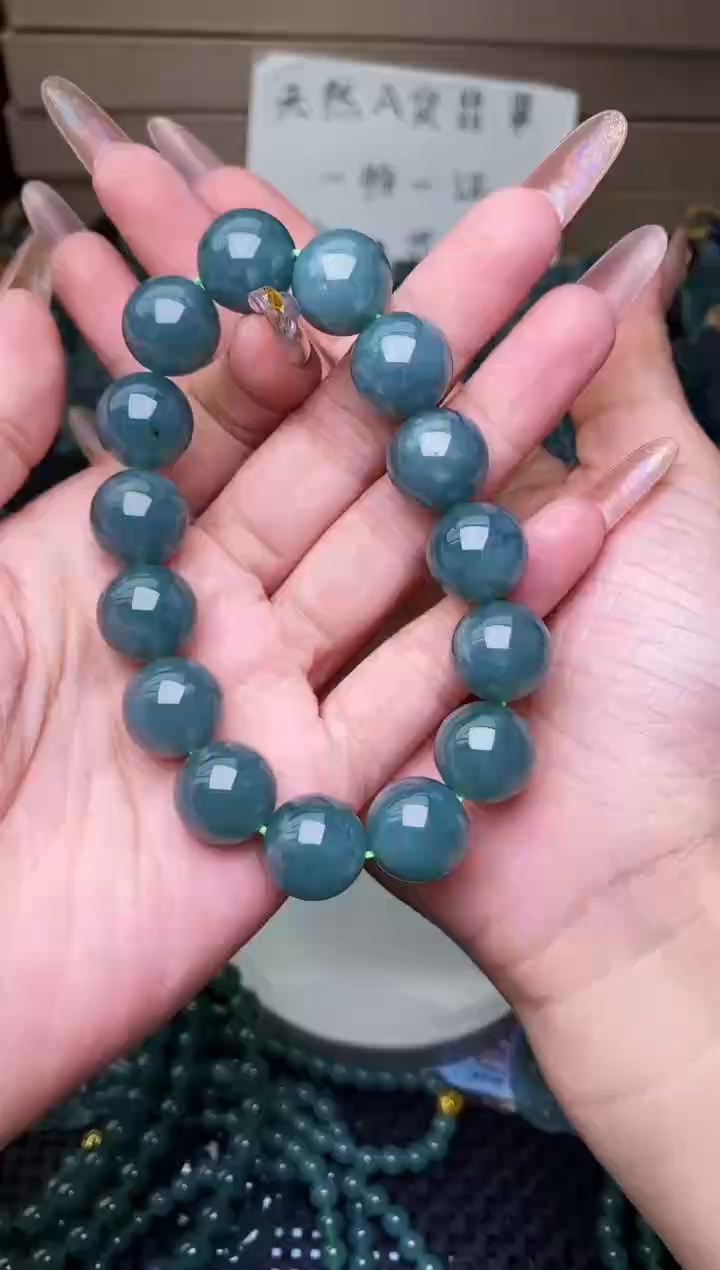颈饰未镶嵌翡翠 