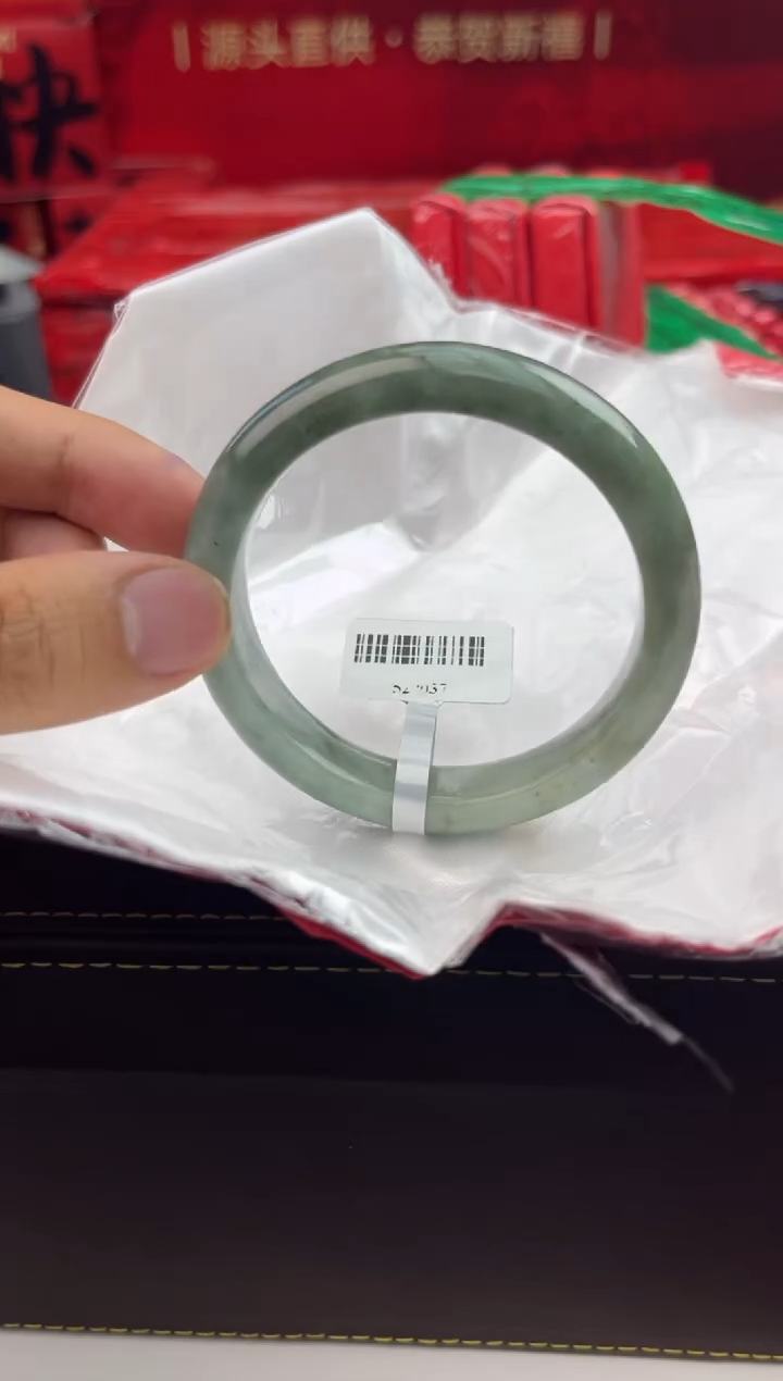 【闪购商品】翡翠手镯未镶嵌7翡翠手镯（微瑕）