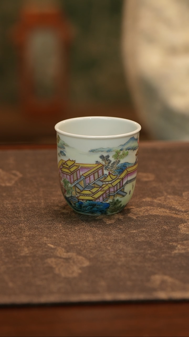 国**道手绘粉彩楼阁山水主人杯
