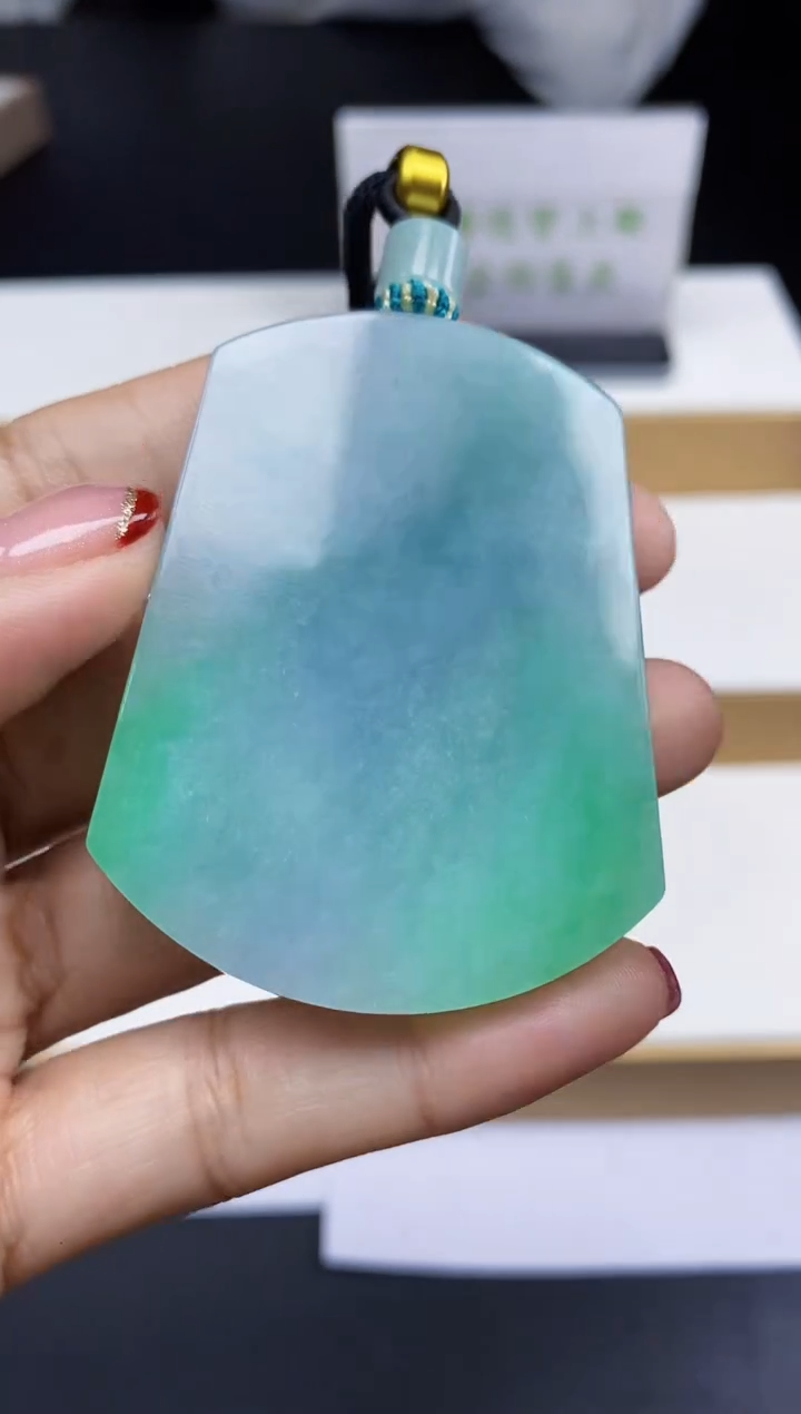 【闪购商品】翡翠颈饰未镶嵌翡翠A货