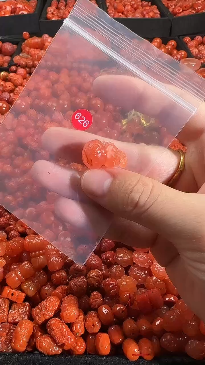 颈饰未镶嵌南红玛瑙1
