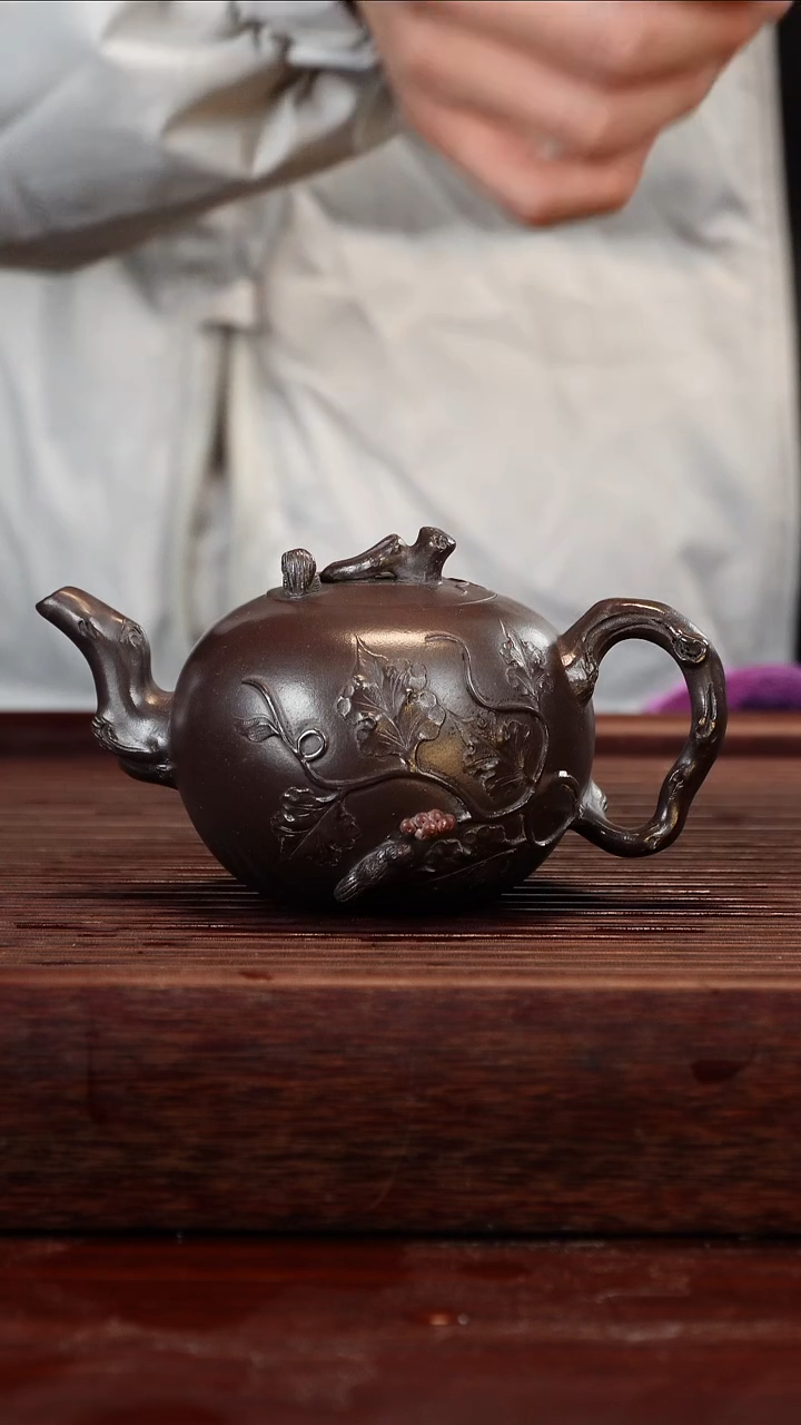 茶壶紫砂紫茄泥松鼠葡萄200cc左右