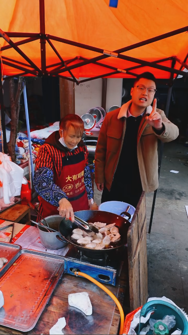 中国大陆代卖农家油炸饺子8个