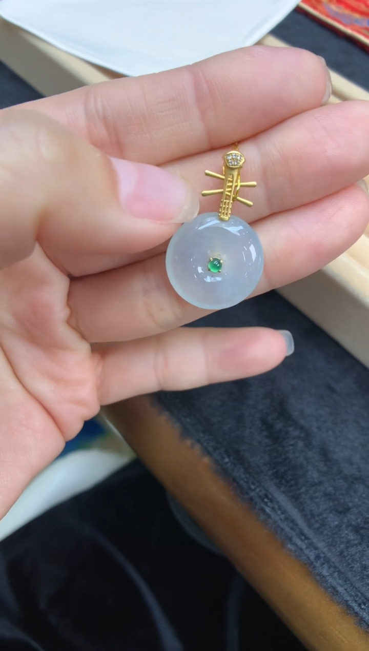 【闪购商品】翡翠颈饰18K金镶嵌平安扣
