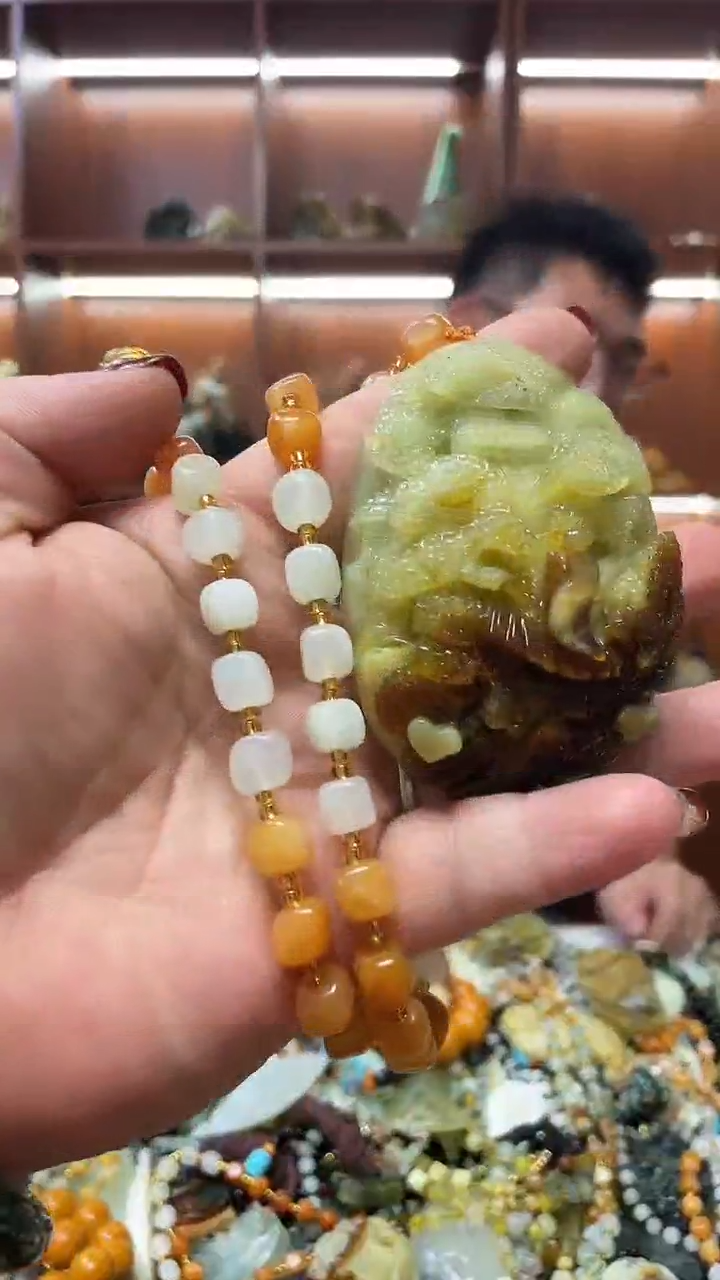 未镶嵌蛇纹石玉吊坠     