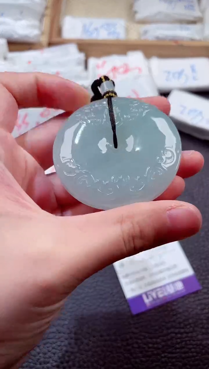 翡翠未镶嵌颈饰00005500