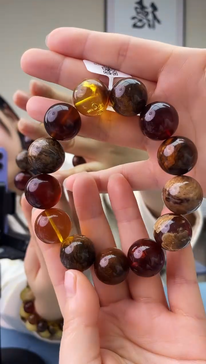 琥珀未镶嵌珠宝奇石T052 19假一罚十，多样性发一件