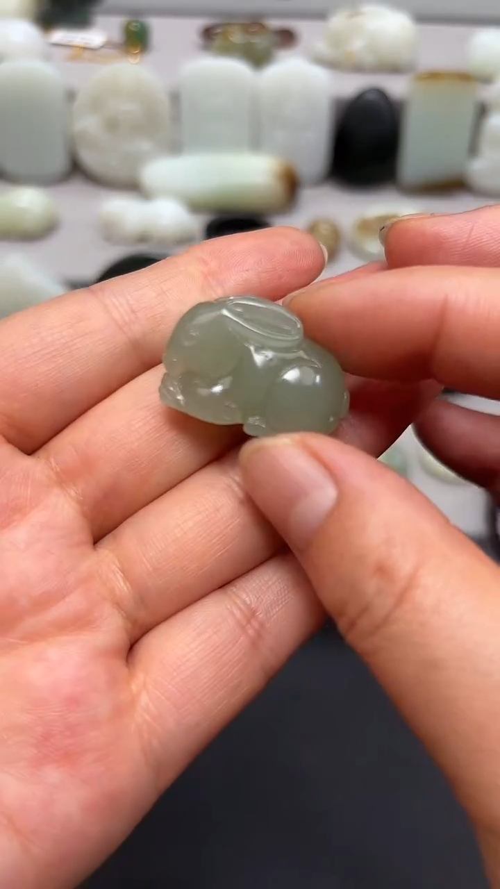 和田玉未镶嵌颈饰.