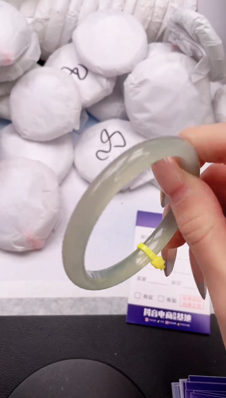 【闪购商品】石英质玉手镯未镶嵌15K268-56