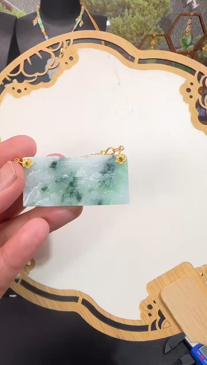 【闪购商品】翡翠颈饰未镶嵌牌子