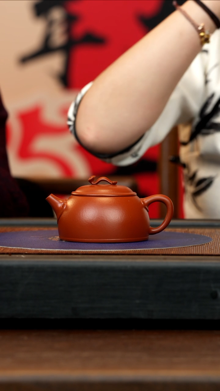 【闪购商品】紫砂茶壶LHQ 红泥 如意半月 210cc