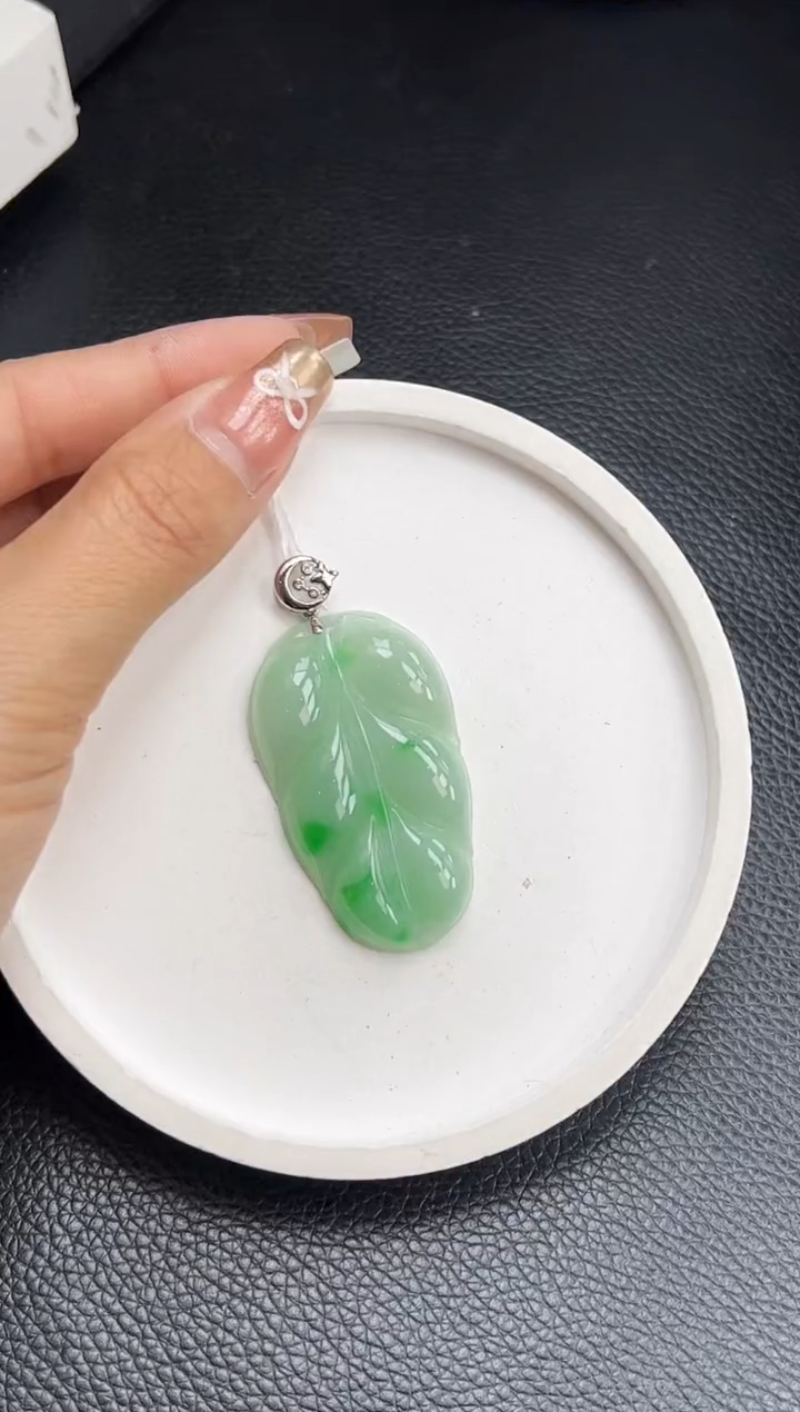 【闪购商品】翡翠颈饰18K金镶嵌YM1037-3 叶子