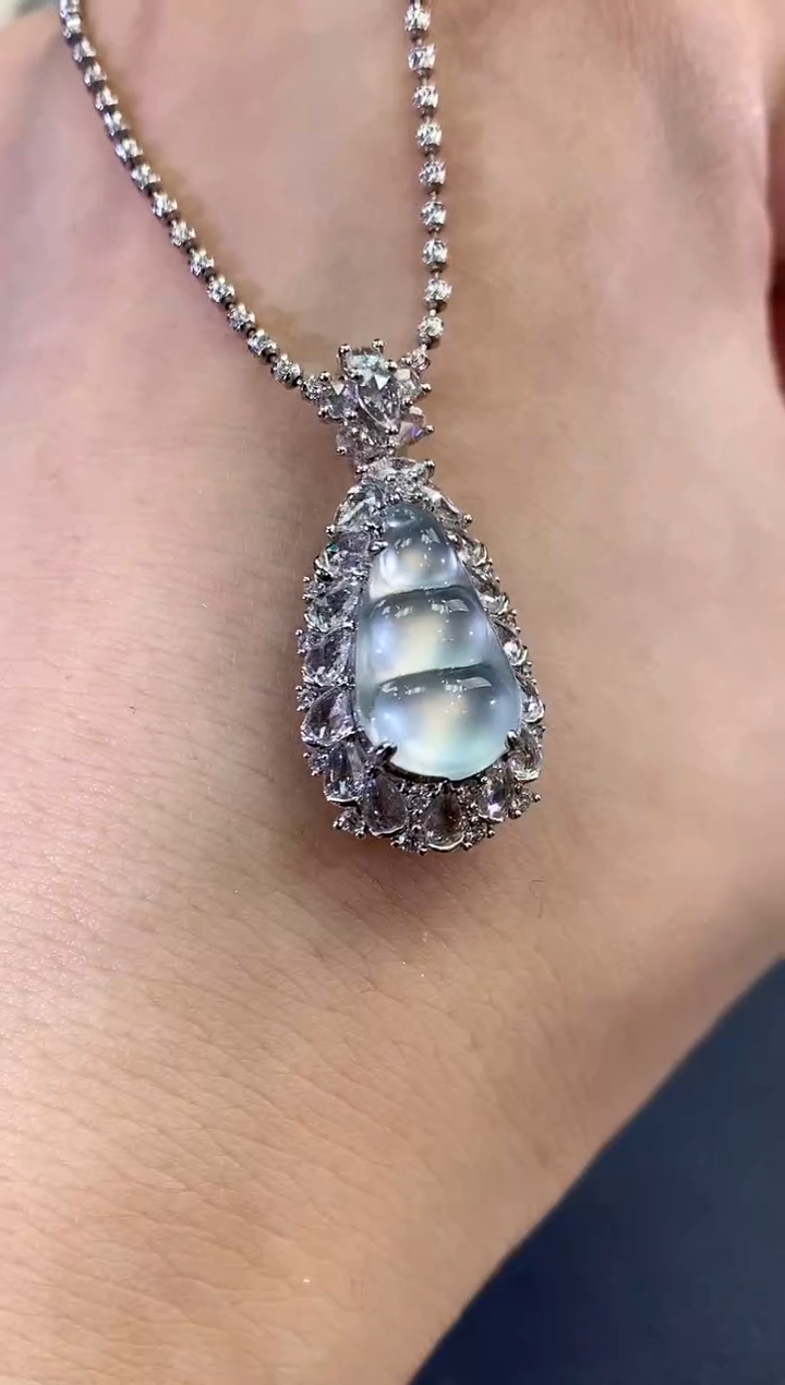 【闪购商品】翡翠吊坠(不含链)18K金镶嵌C196 