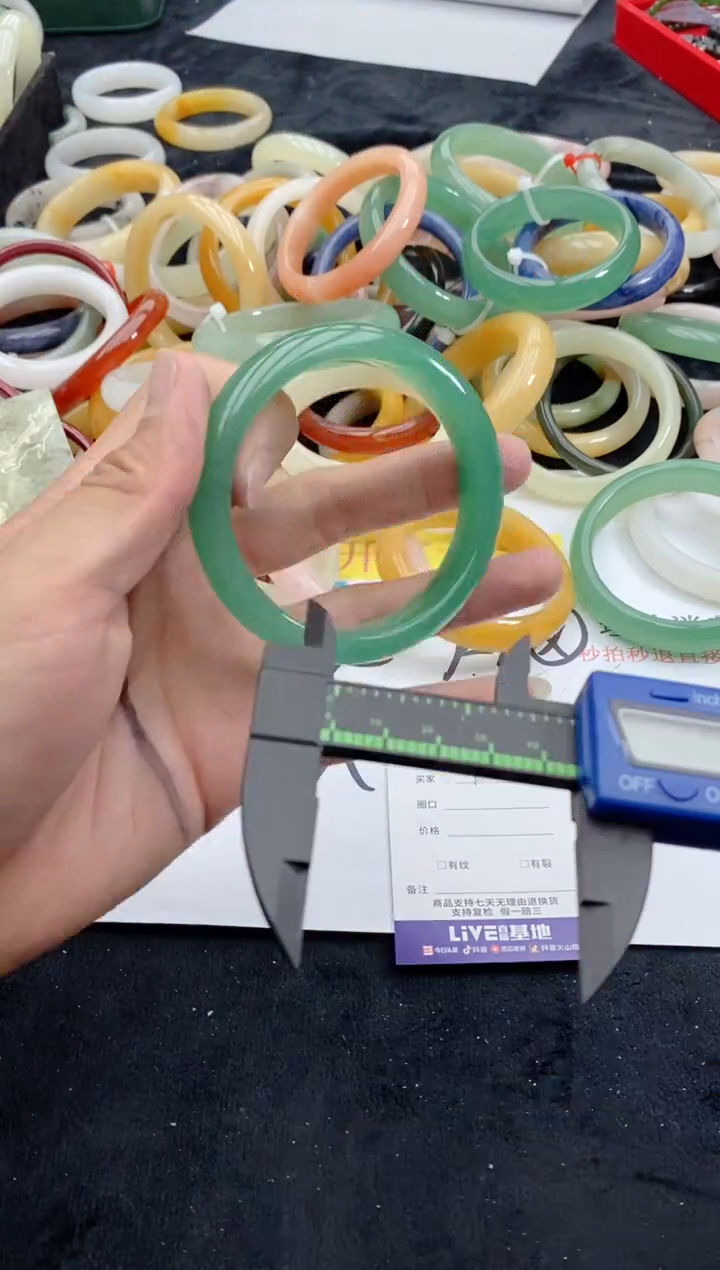 【闪购商品】石英质玉手镯未镶嵌118+60-61