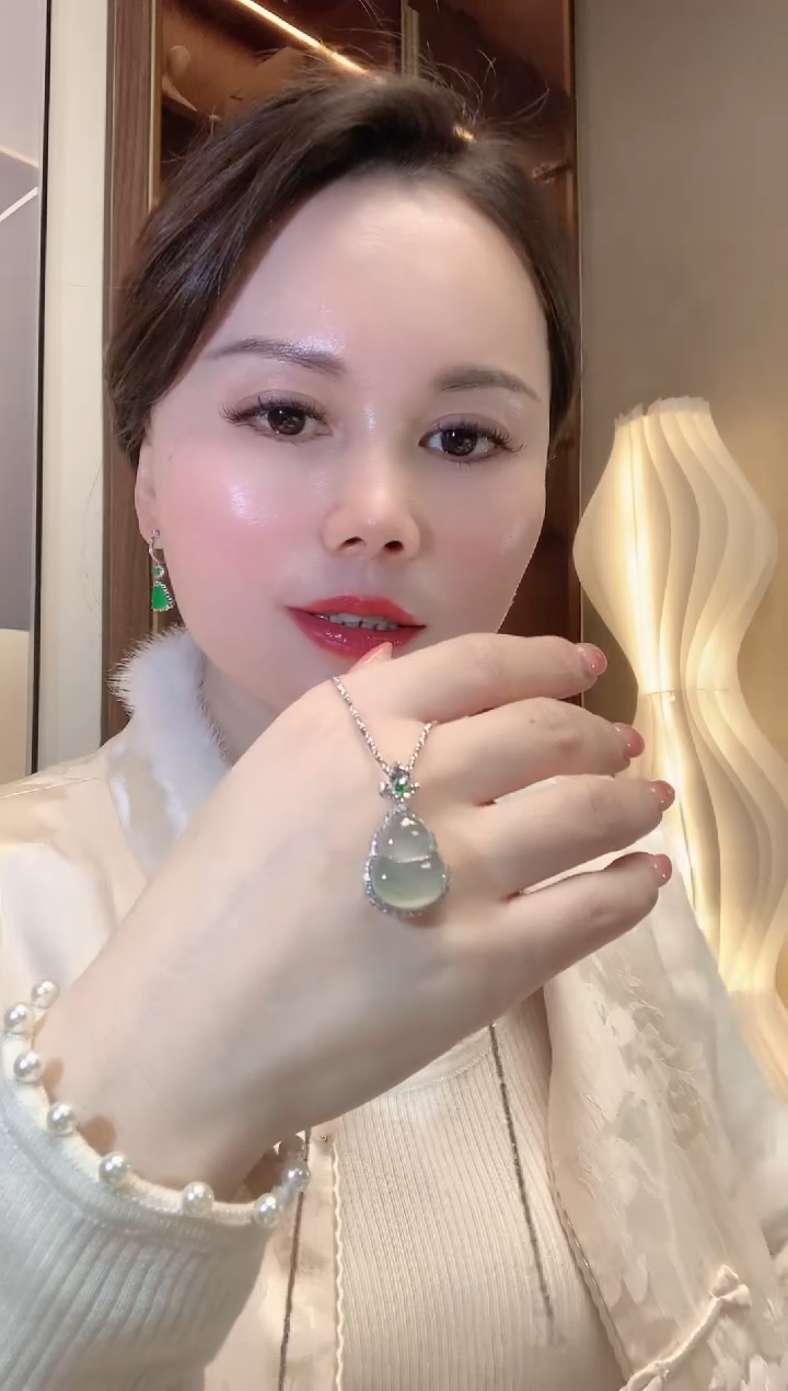 【闪购商品】翡翠吊坠(不含链)18K金镶嵌C21   