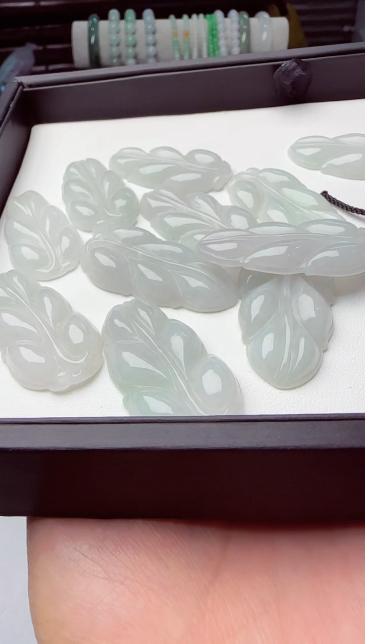 【闪购商品】翡翠吊坠(不含链)未镶嵌多样性发其一