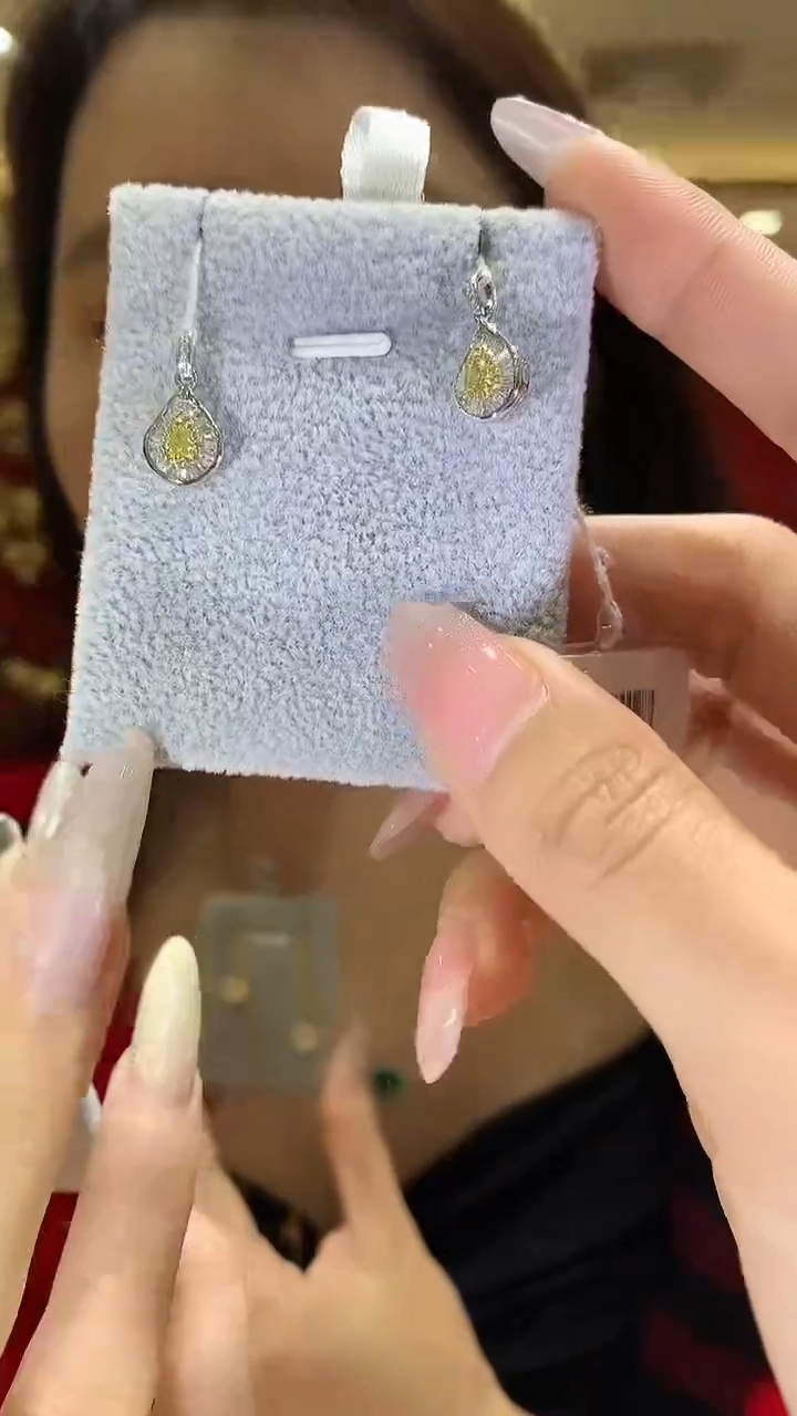 【闪购商品】钻石吊坠（不含链）18K金镶嵌吊坠（不含链）多样性发一