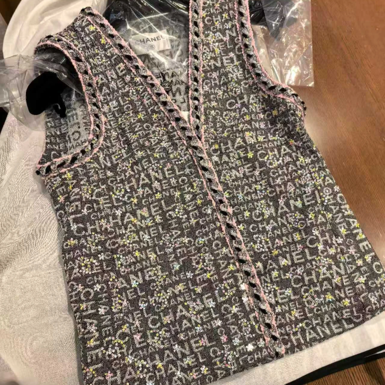 99新 Chanel/香奈儿 24C粉色字母亮片牛仔马甲36码