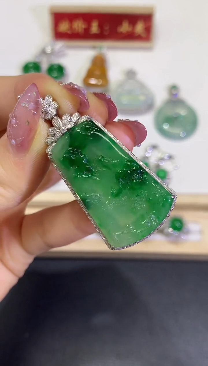 【闪购商品】翡翠颈饰18K金镶嵌10团购