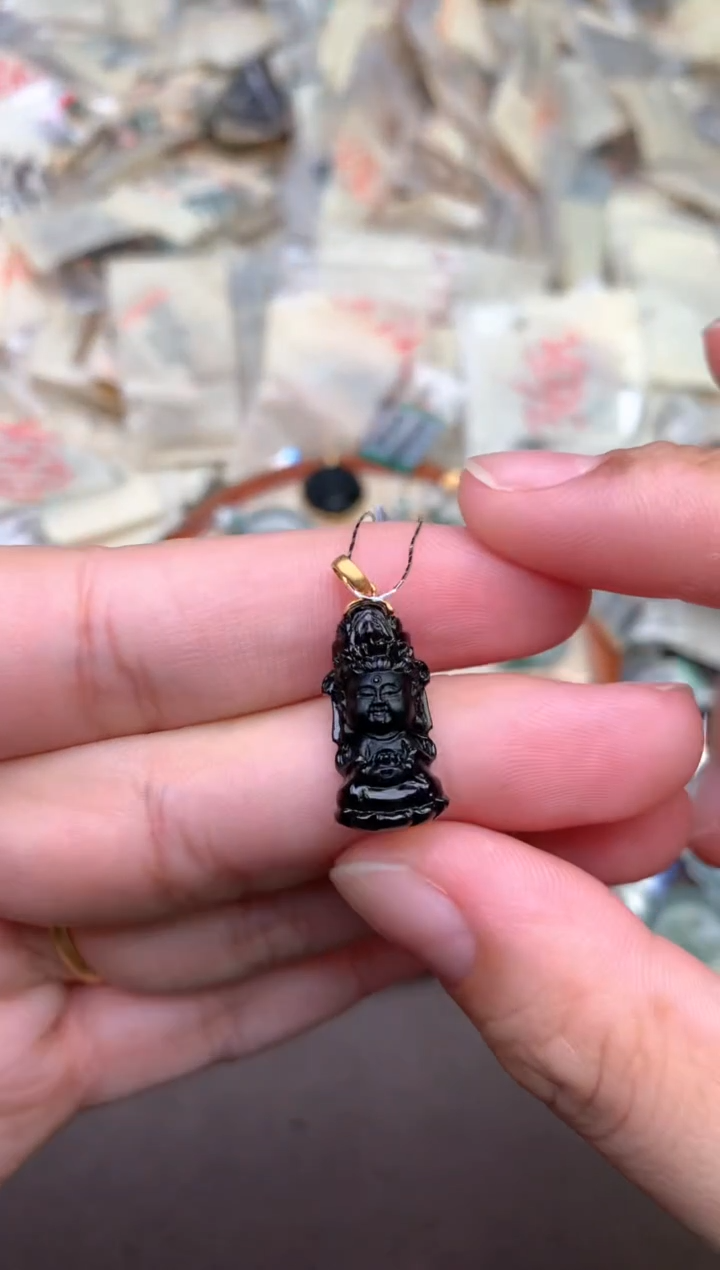 18K金镶嵌挂件翡翠   —