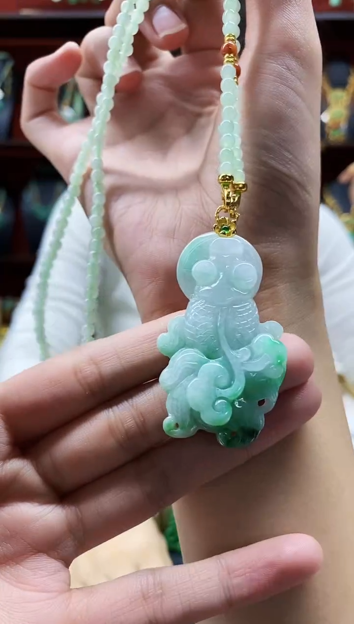 颈饰未镶嵌翡翠手串