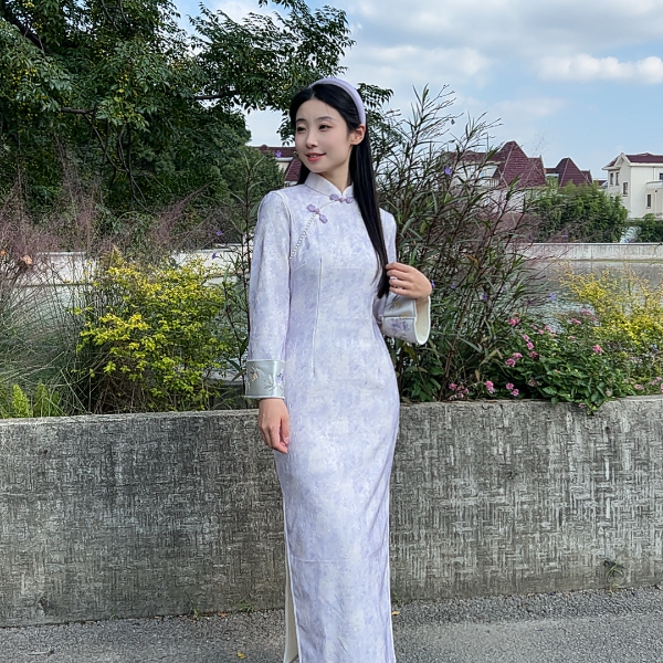 观南集【紫郁香】2025秋冬新款浅紫色刺绣绣片加绒旗袍125cm