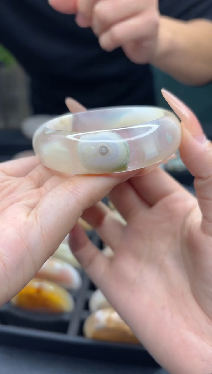 【闪购商品】石英质玉手镯未镶嵌1238（55圈）