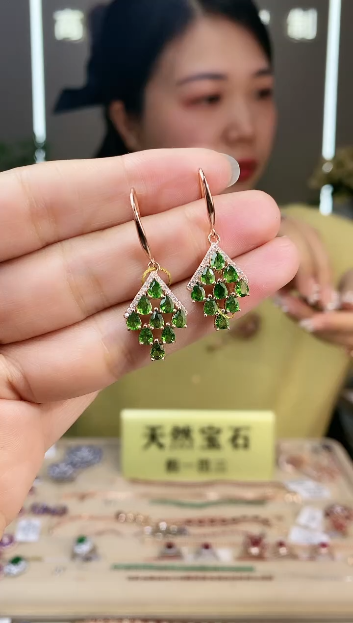 【闪购商品】透辉石耳饰银S925镶嵌耳饰