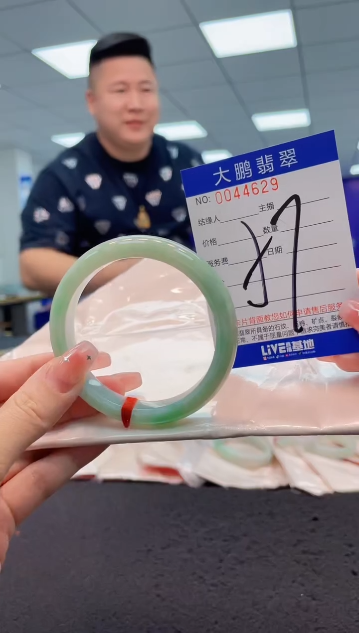【闪购商品】翡翠手镯未镶嵌AAAAAAAAAA