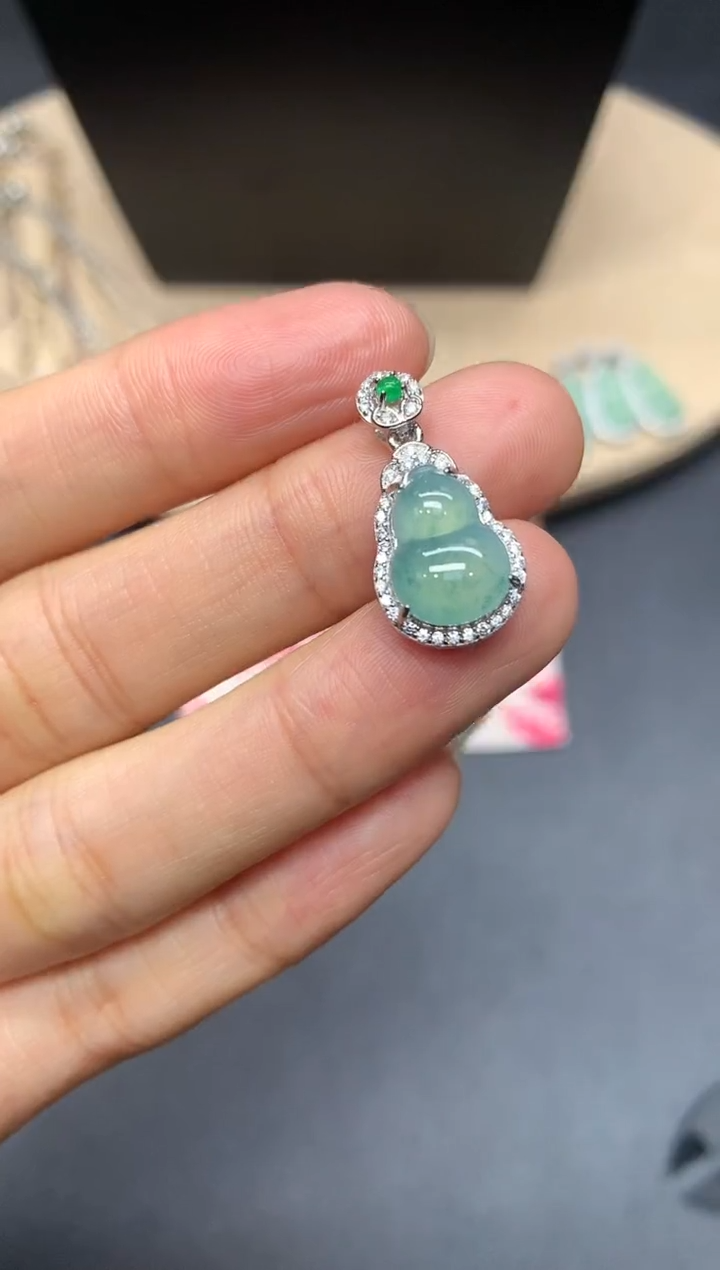 【闪购商品】翡翠吊坠(不含链)银S925镶嵌葫芦【多样性发其一】