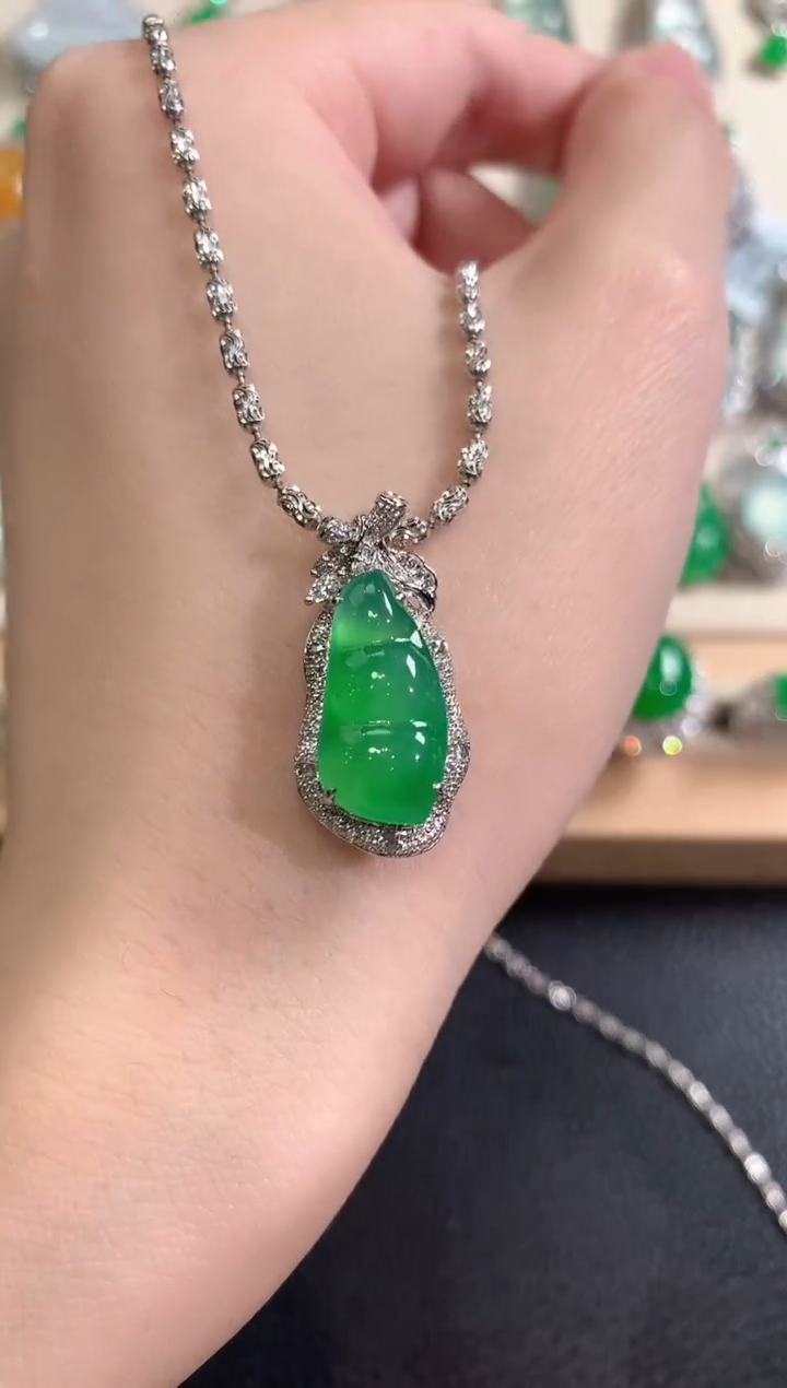 吊坠(不含链)18K金镶嵌翡翠冬日珠宝W77