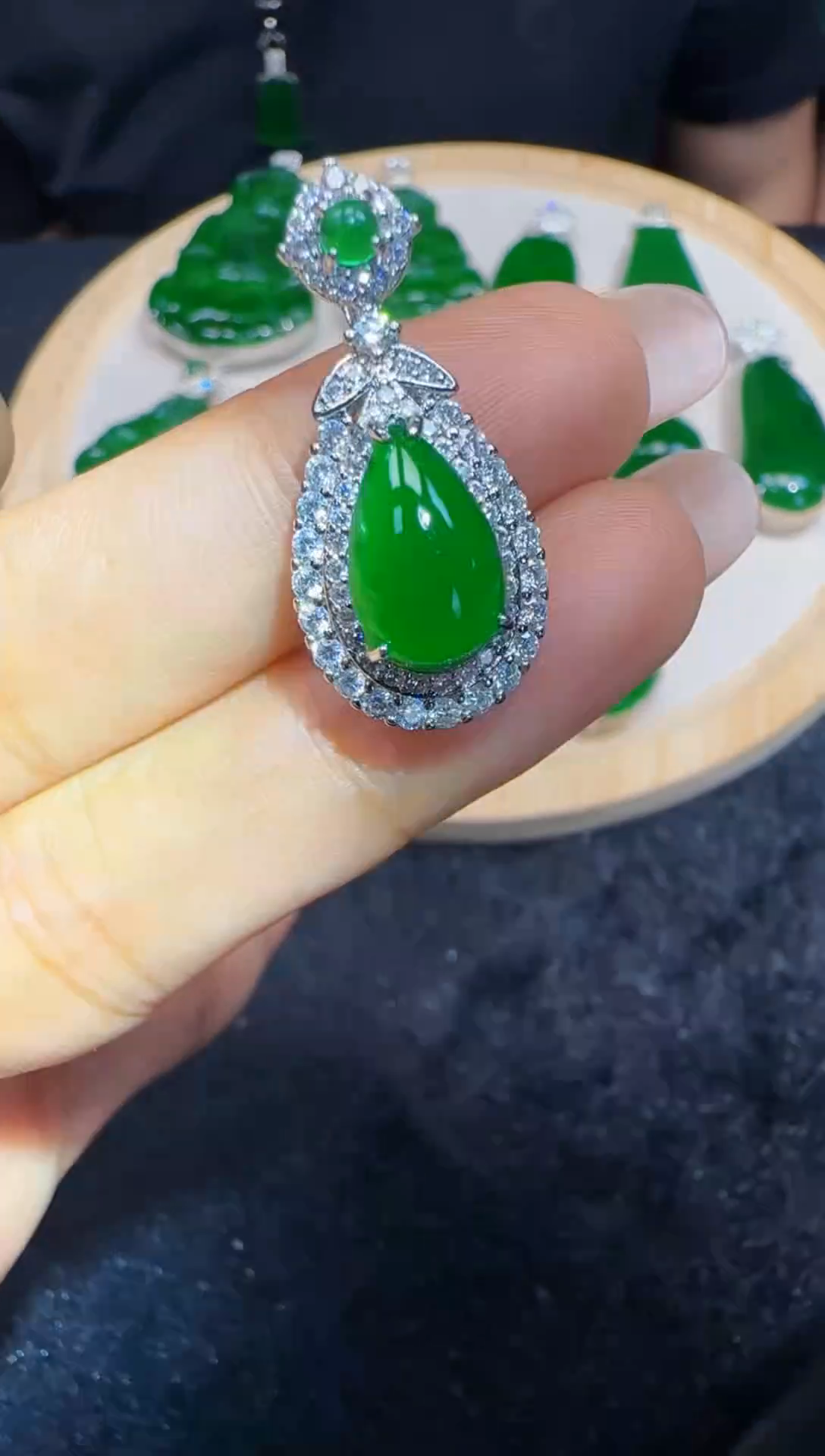 定制翡翠未镶嵌翡翠吊坠65