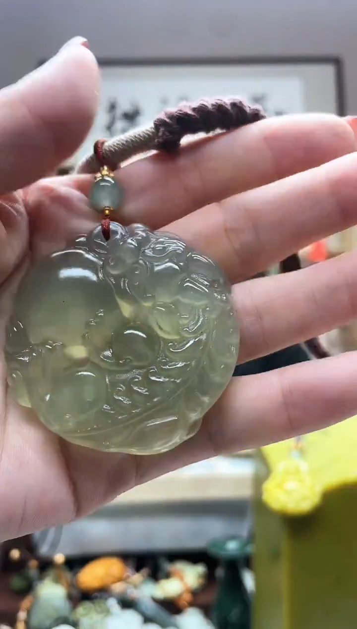 未镶嵌岫玉吊坠··