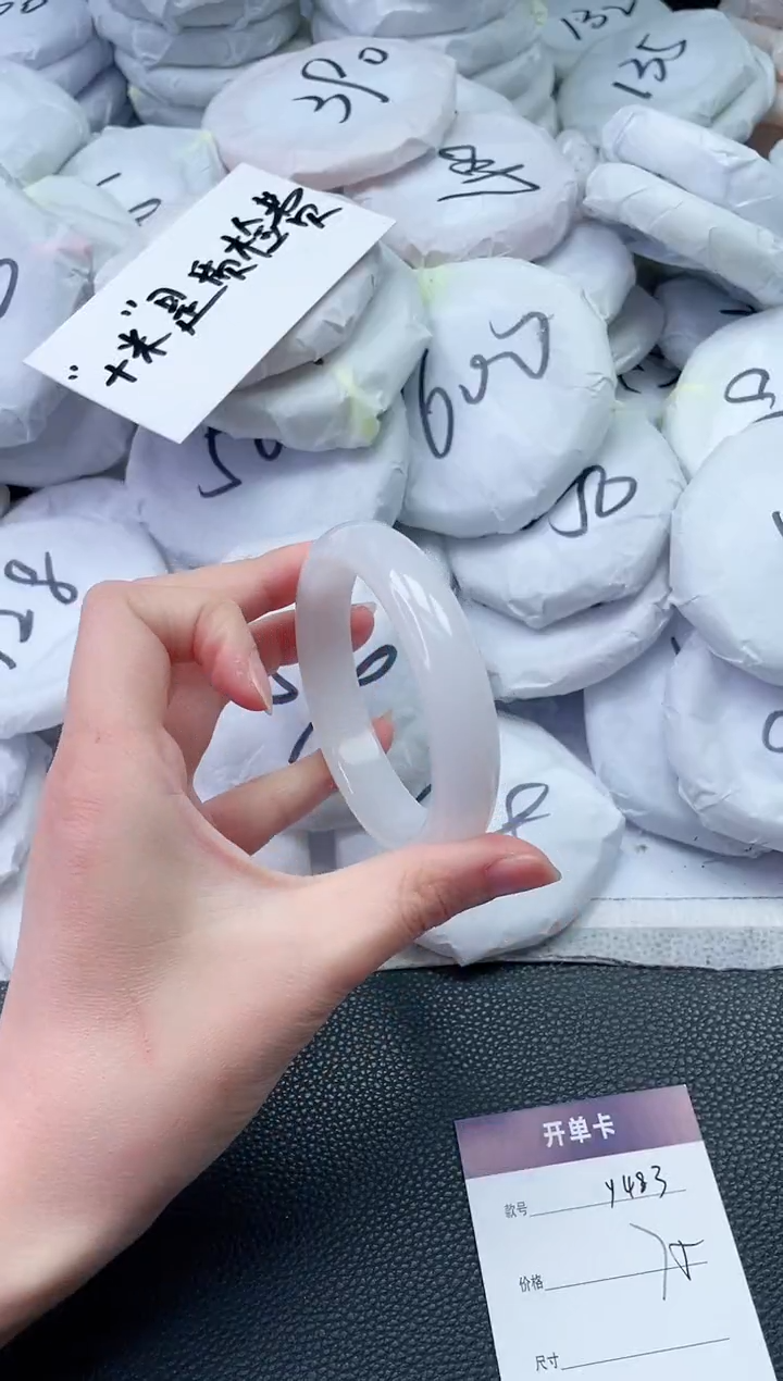 【闪购商品】石英质玉手镯未镶嵌Y483