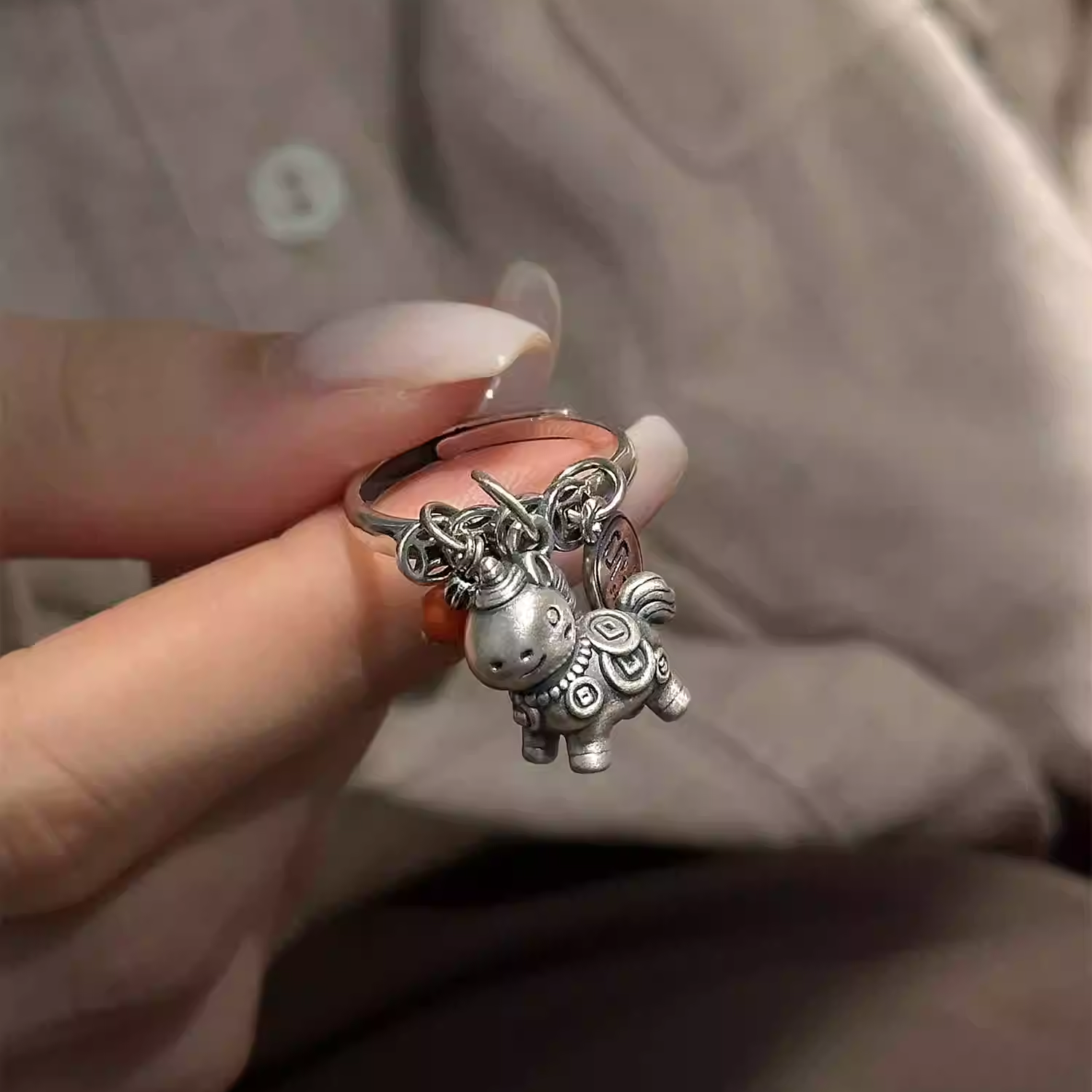 J13460<非晚>s925银足银南红圆珠马上有米马上暴富四个铜钱戒指