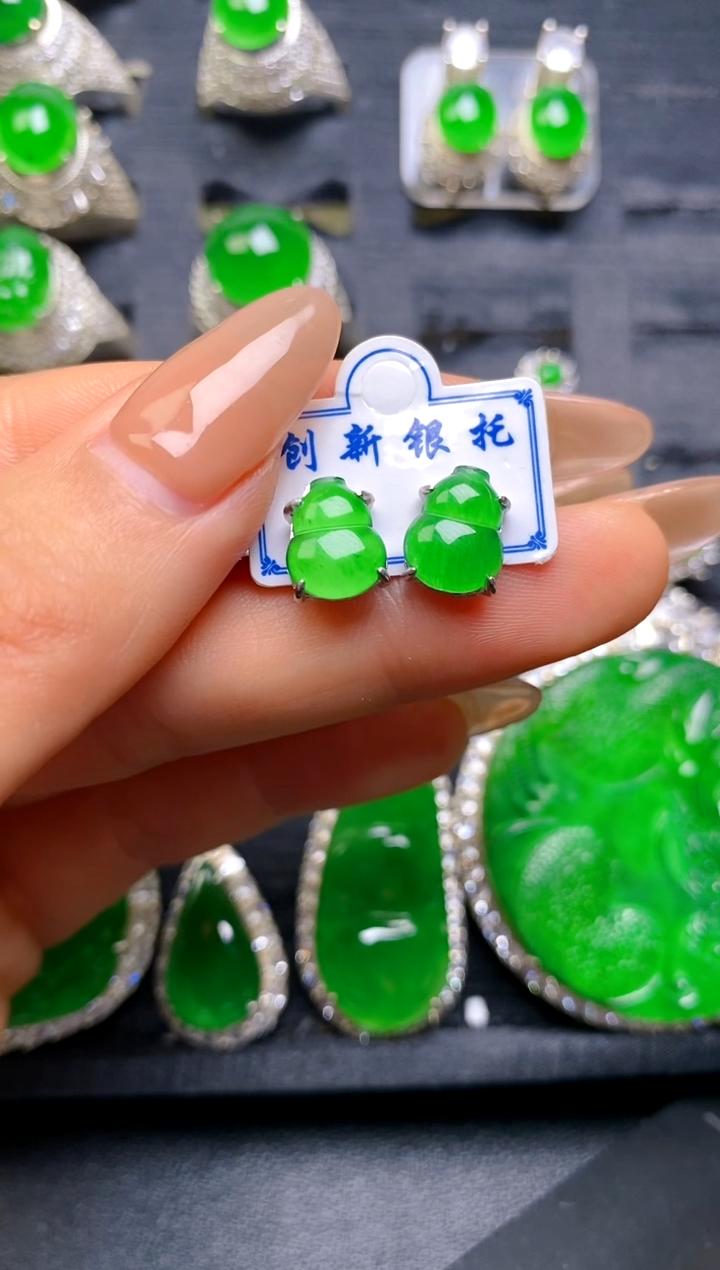 【闪购商品】翡翠耳钉银S925镶嵌葫芦耳钉