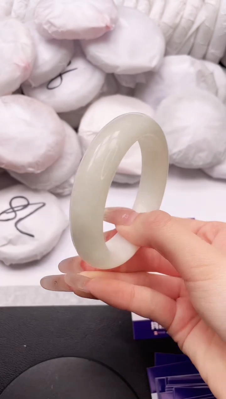 【闪购商品】和田玉手镯未镶嵌20K45-56