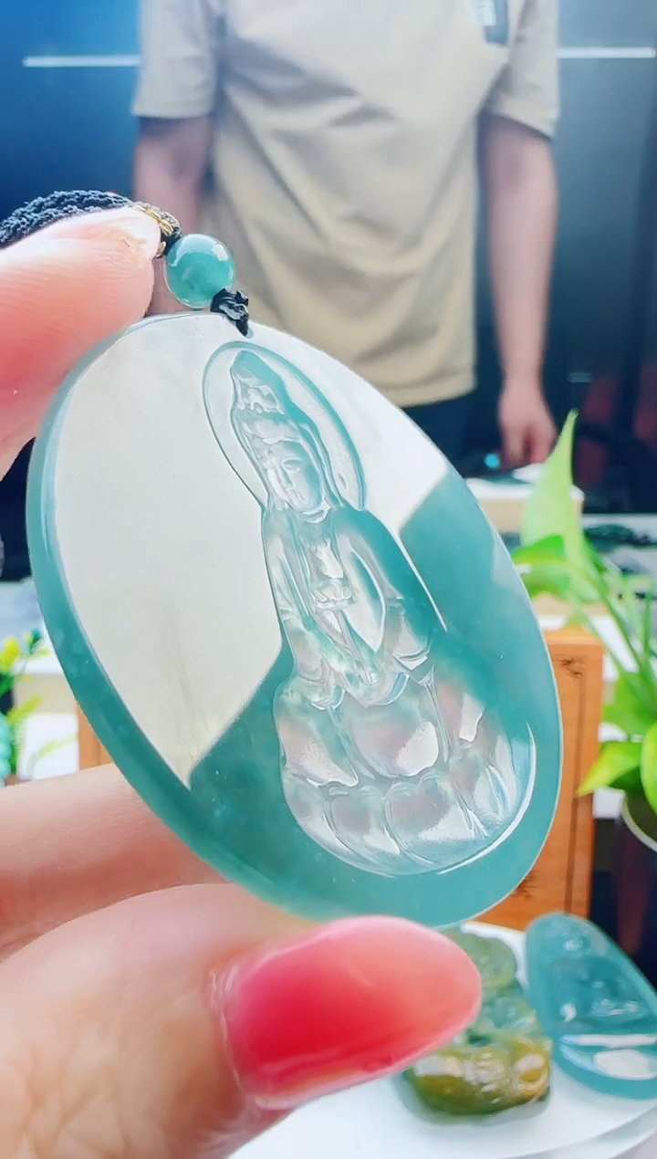 翡翠未镶嵌颈饰多样性发货其中一件