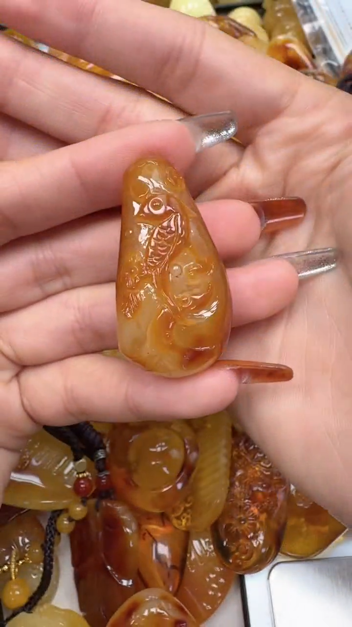 裸石琥珀未镶嵌如图