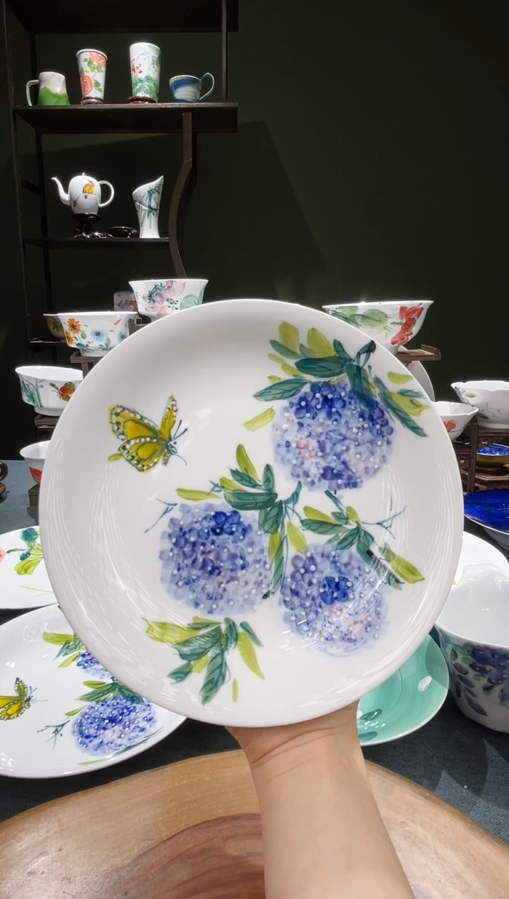 其他景德镇高温釉下彩8英寸窝盘绣球蝴蝶