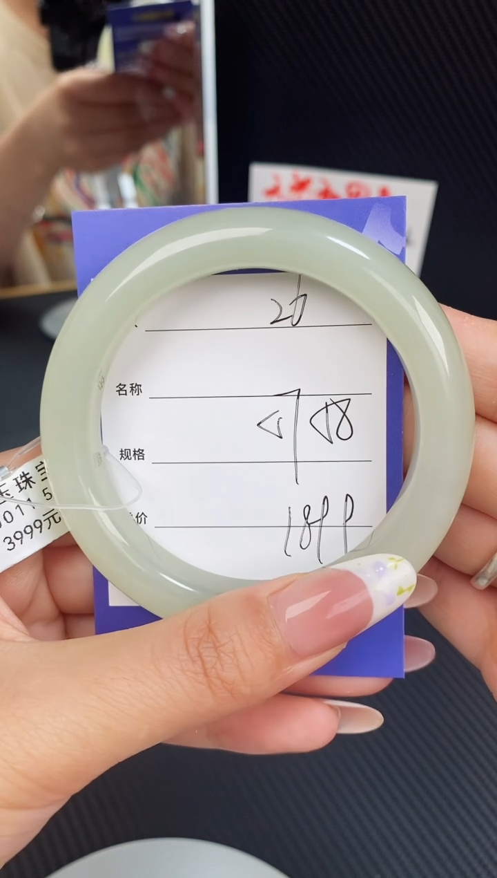 和田玉手镯未镶嵌微色差26