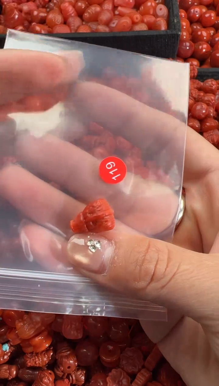 南红玛瑙未镶嵌颈饰1