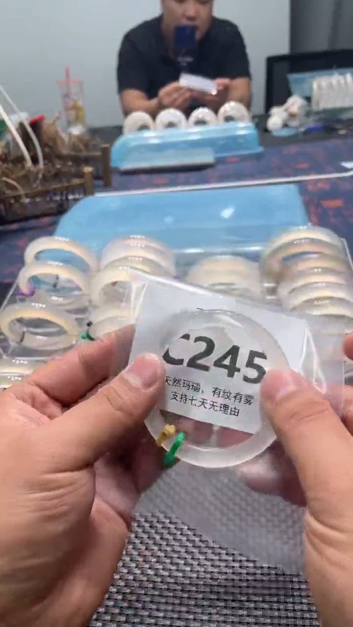 玛瑙/玉髓手镯未镶嵌C245