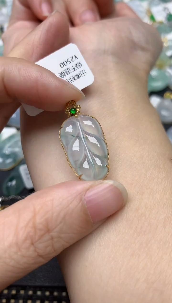 颈饰18K金镶嵌翡翠天然缅甸A货翡翠