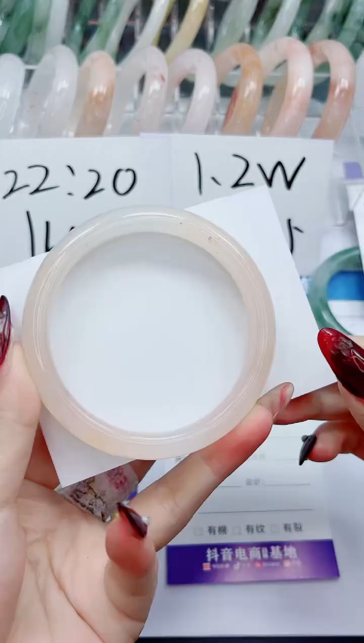 【闪购商品】石英质玉手镯未镶嵌132-62