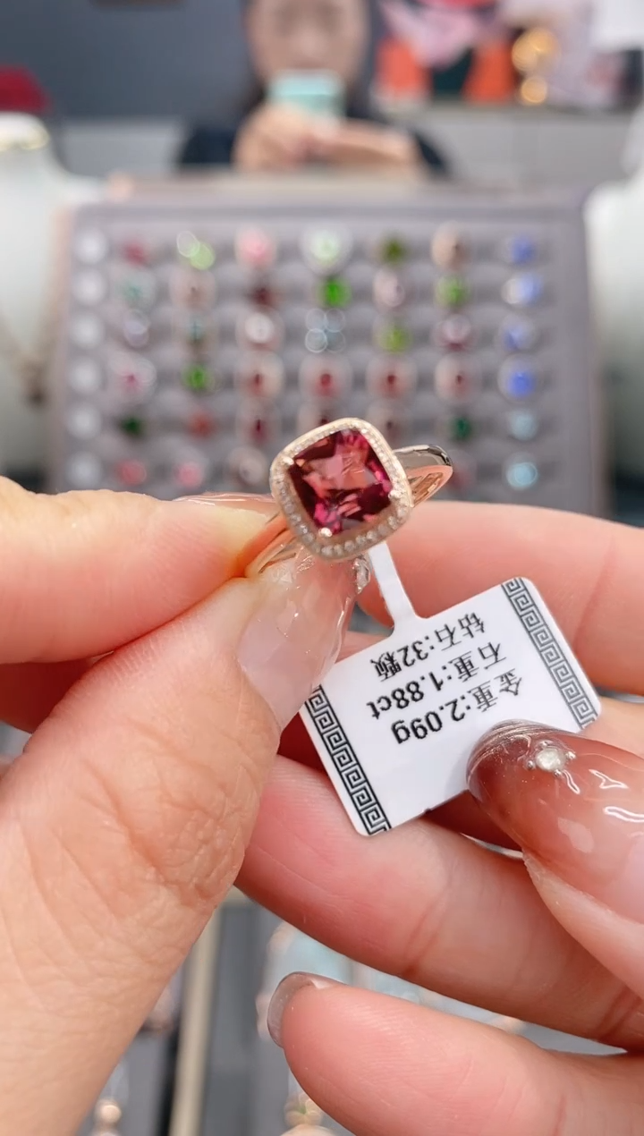 18K金镶嵌戒指碧玺1.88